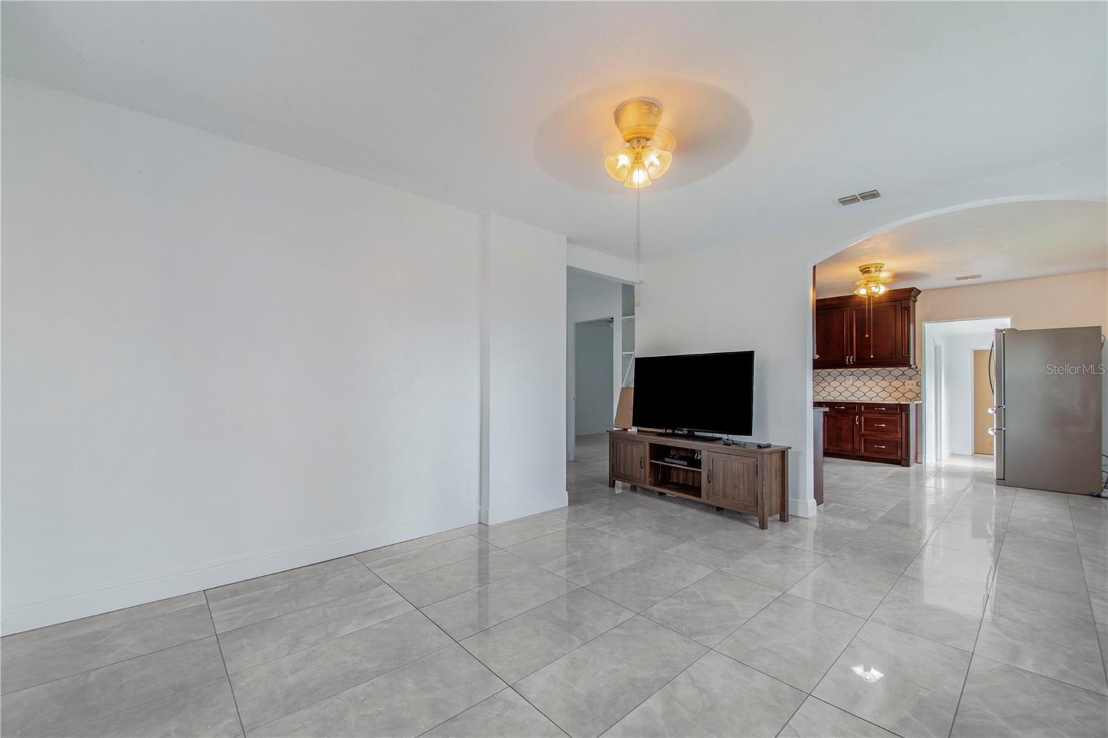 6 E Magnolia St Property Photo 6