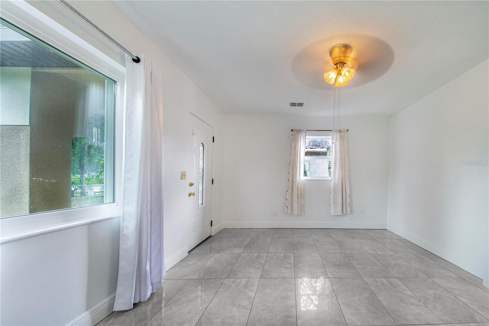 6 E Magnolia St Property Photo 7