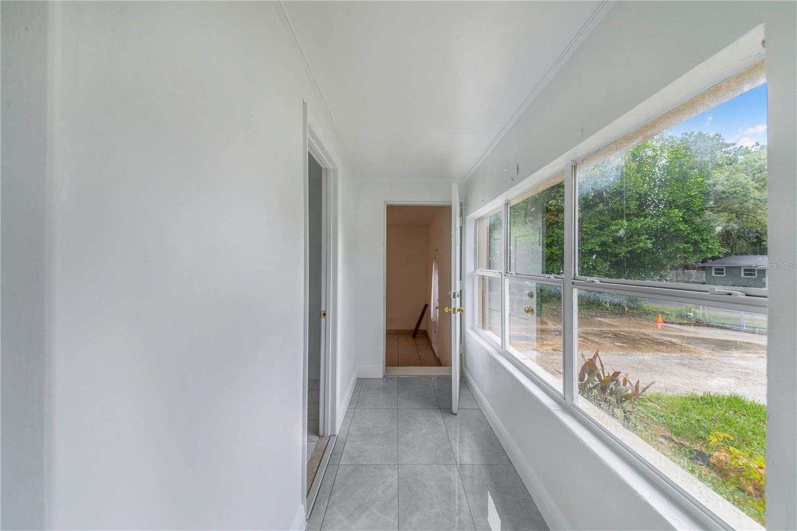 6 E Magnolia St Property Photo 8