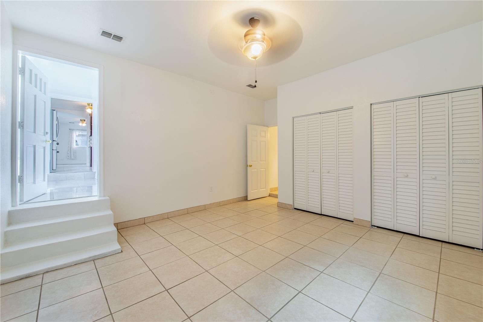 6 E Magnolia St Property Photo 9