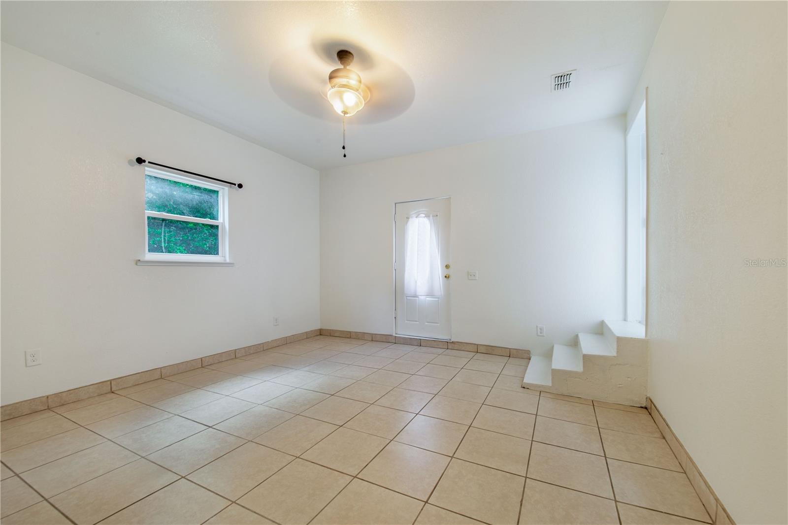 6 E Magnolia St Property Photo 11