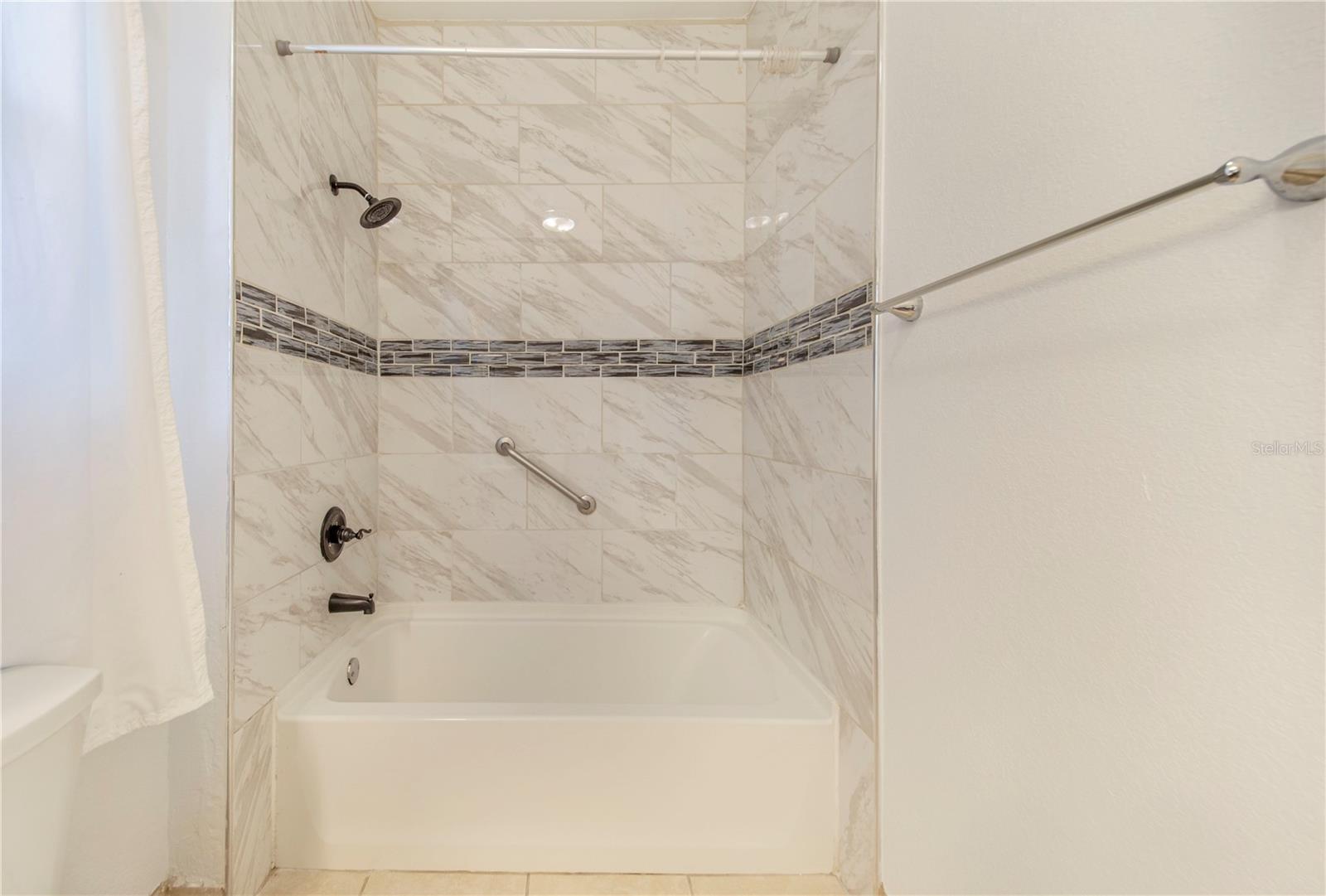 6 E Magnolia St Property Photo 13