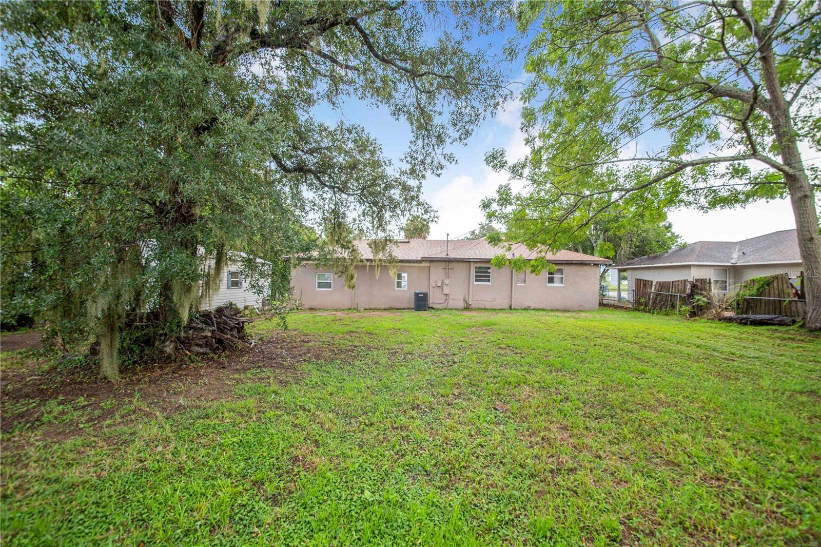 6 E Magnolia St Property Photo 24