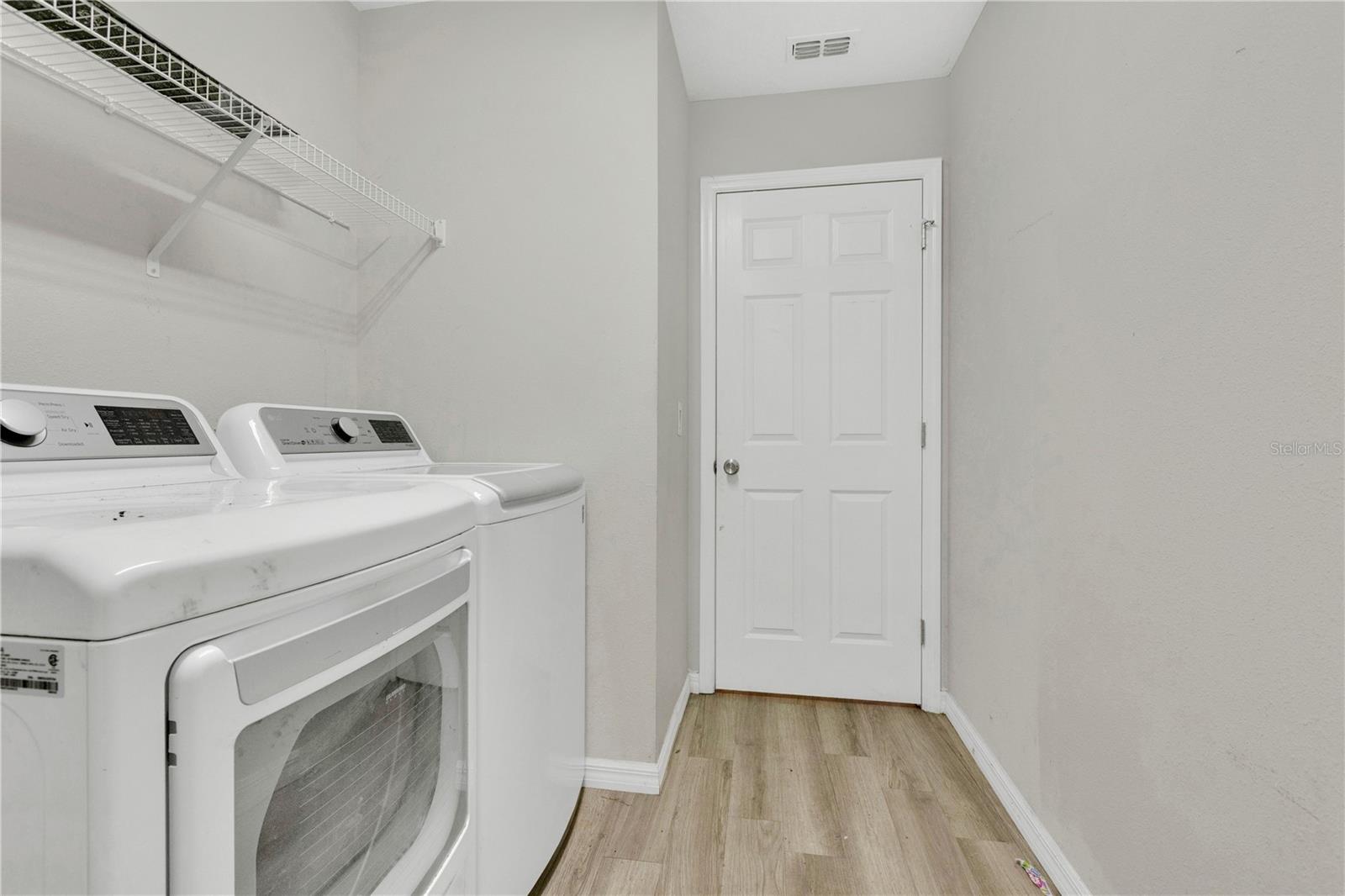 1185 Fairview Ave Property Photo 14