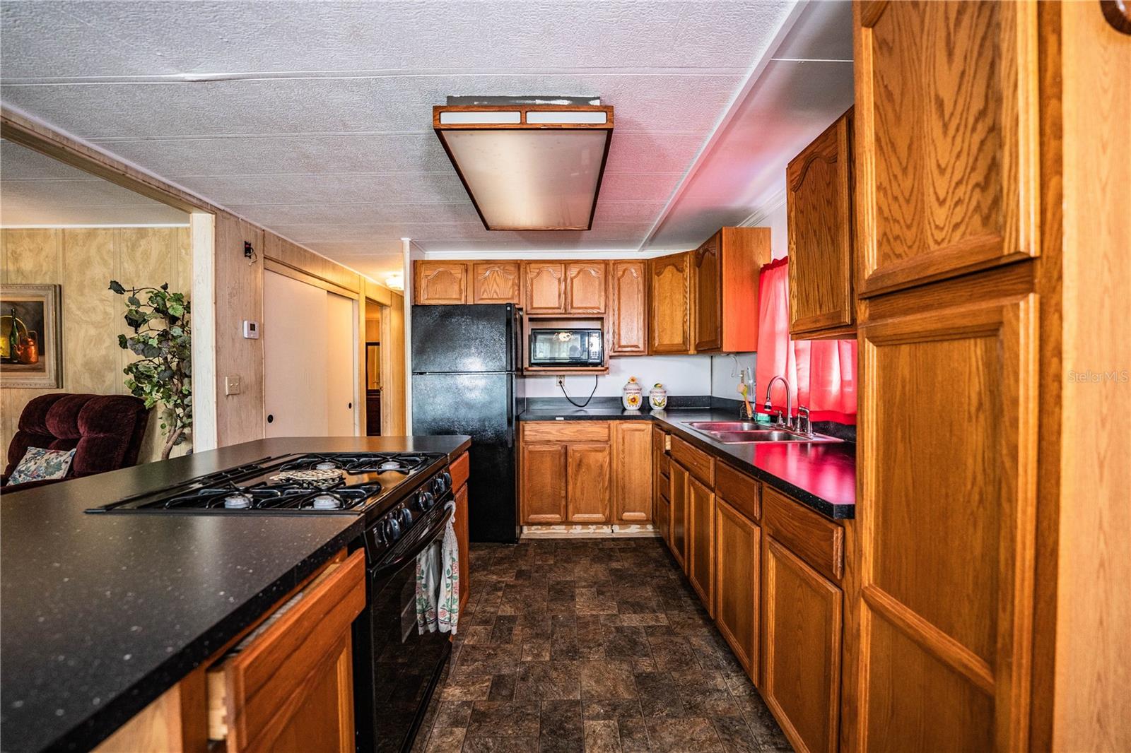 3011 Sun Way Property Photo 4