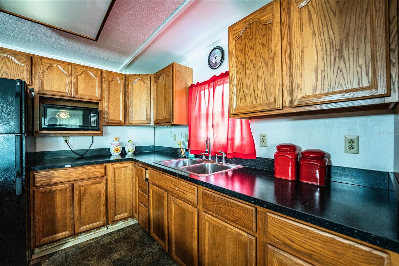 3011 Sun Way Property Photo 5