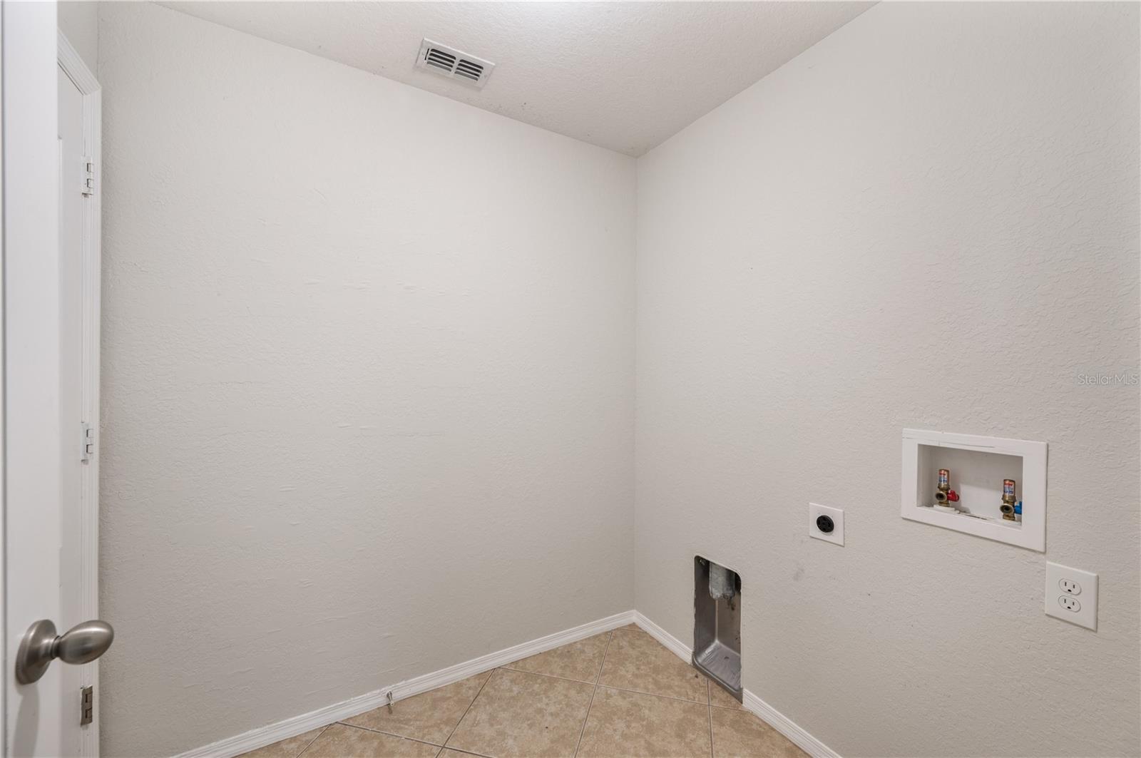 7019 Heatherbrook Dr Property Photo 32