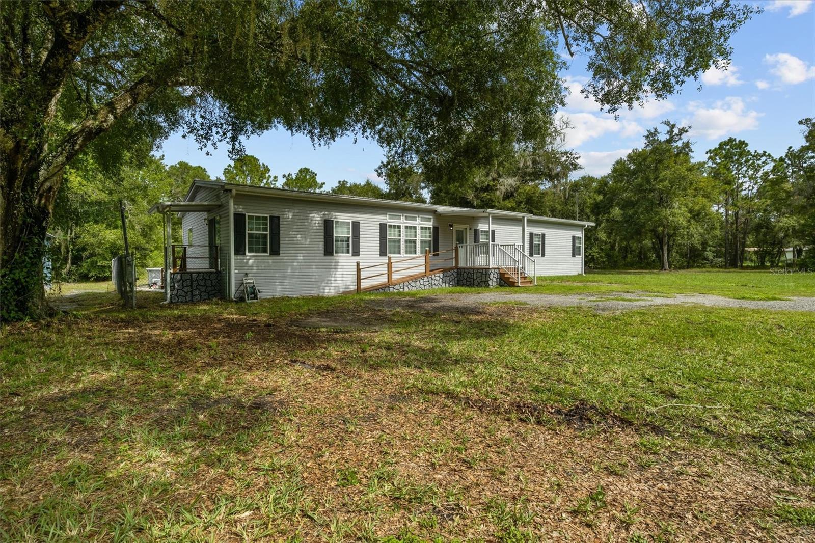 2211 Pioneer Dr Property Photo 1