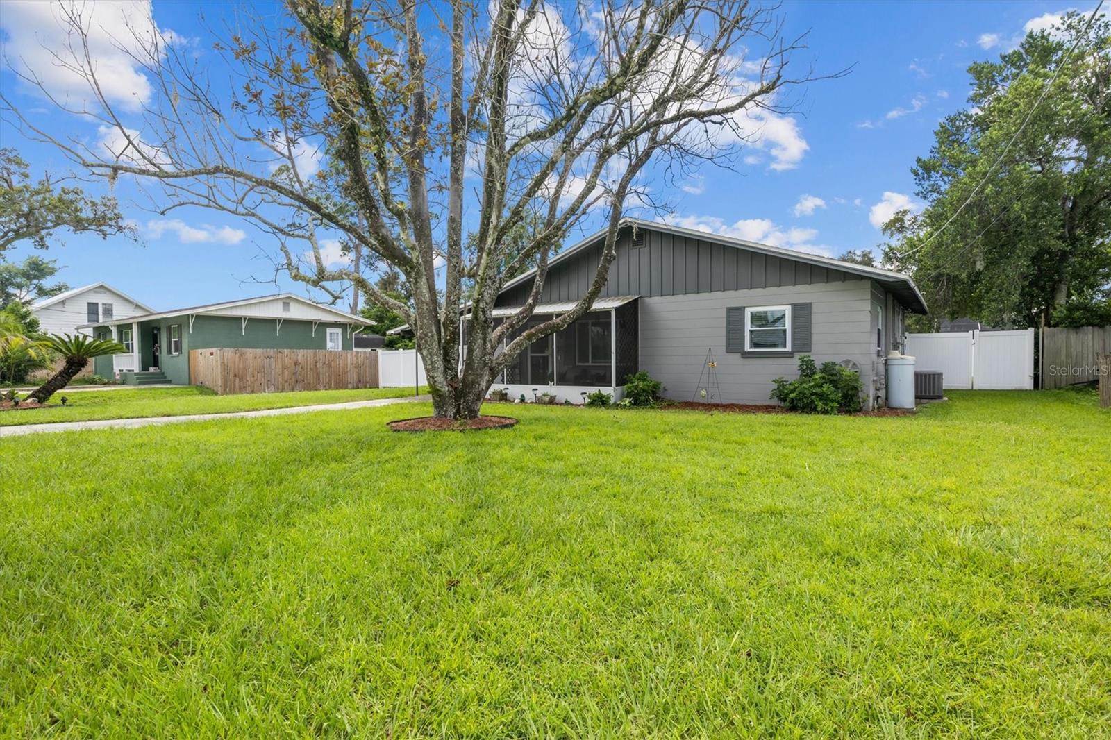 1815 E Calhoun St Property Photo 3