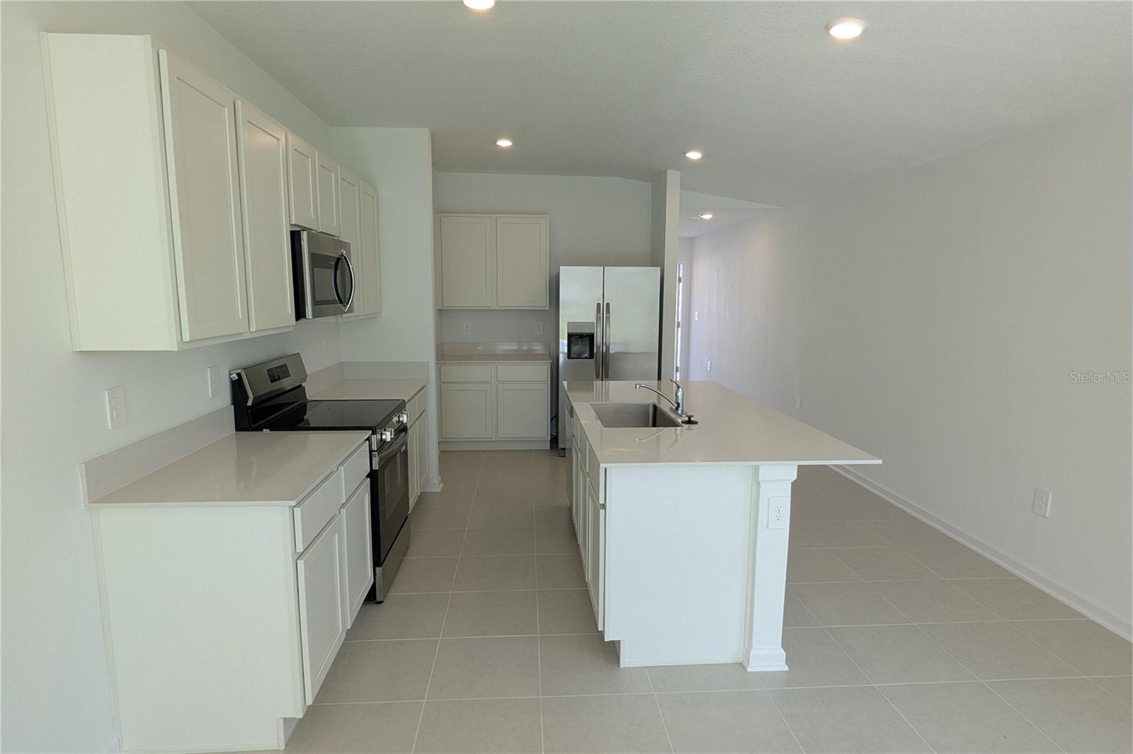 2175 Chris Dr Property Photo 5