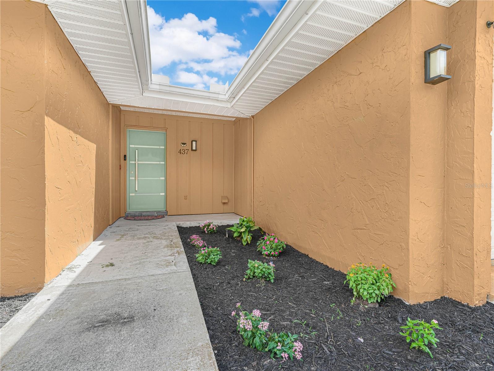 437 Broward Ter Property Photo 2