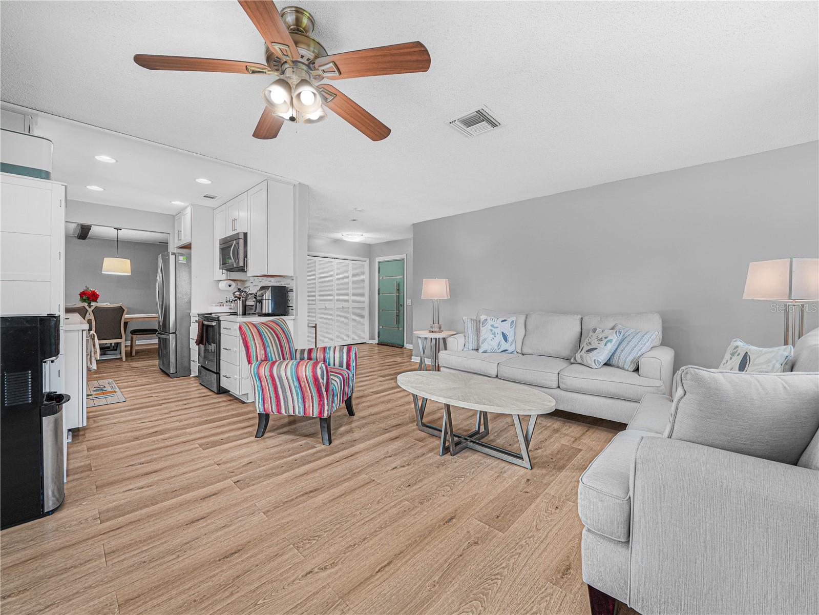 437 Broward Ter Property Photo 3