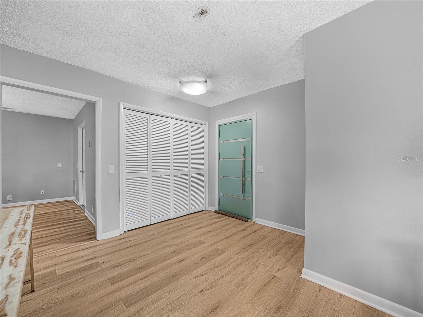 437 Broward Ter Property Photo 8