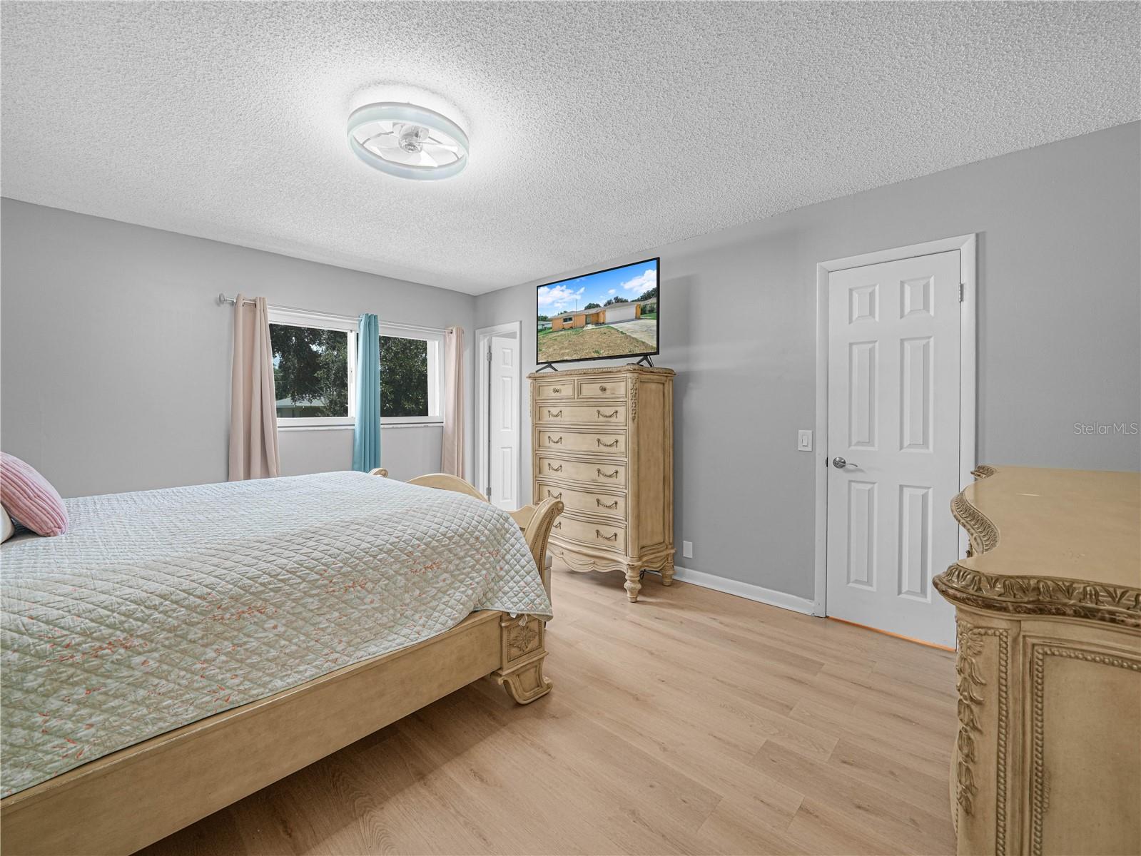 437 Broward Ter Property Photo 15