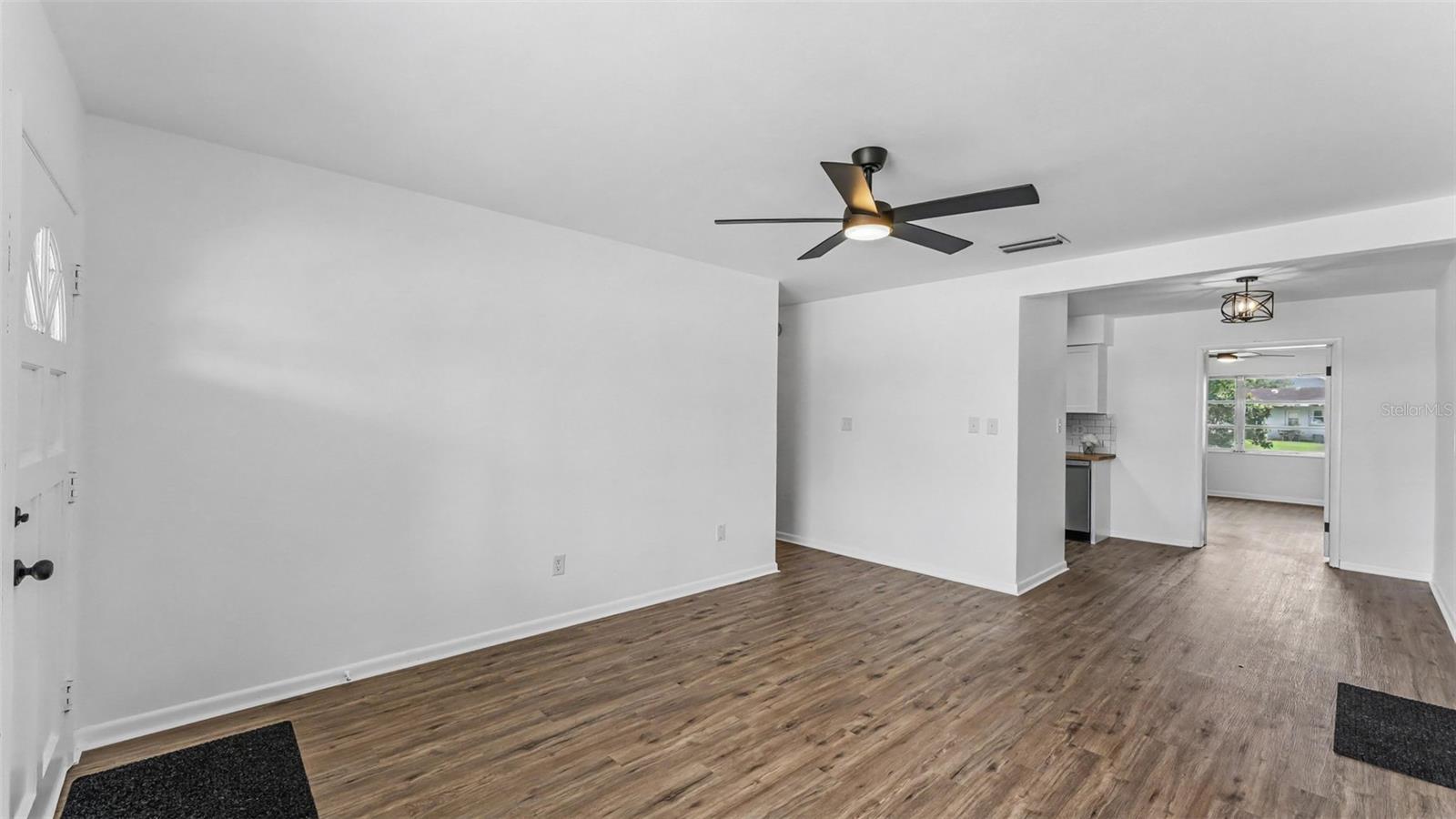 265 E Thelma St Property Photo 9
