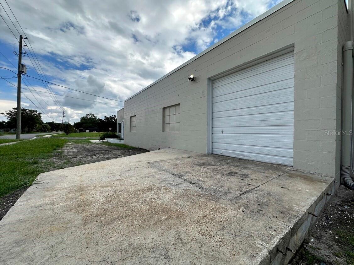 1604 Olive St Property Photo 3