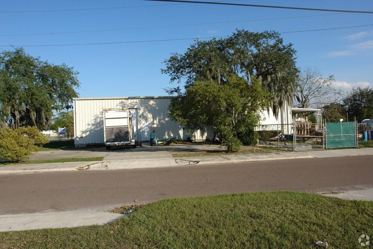 1604 Olive St Property Photo 5