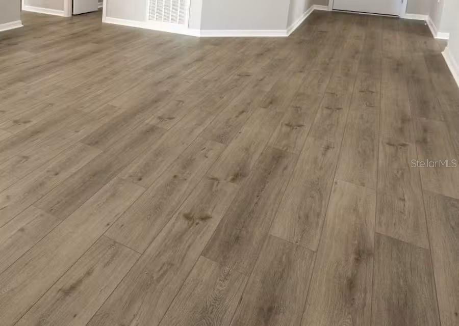 5585 Cedar Crest Way Property Photo 4