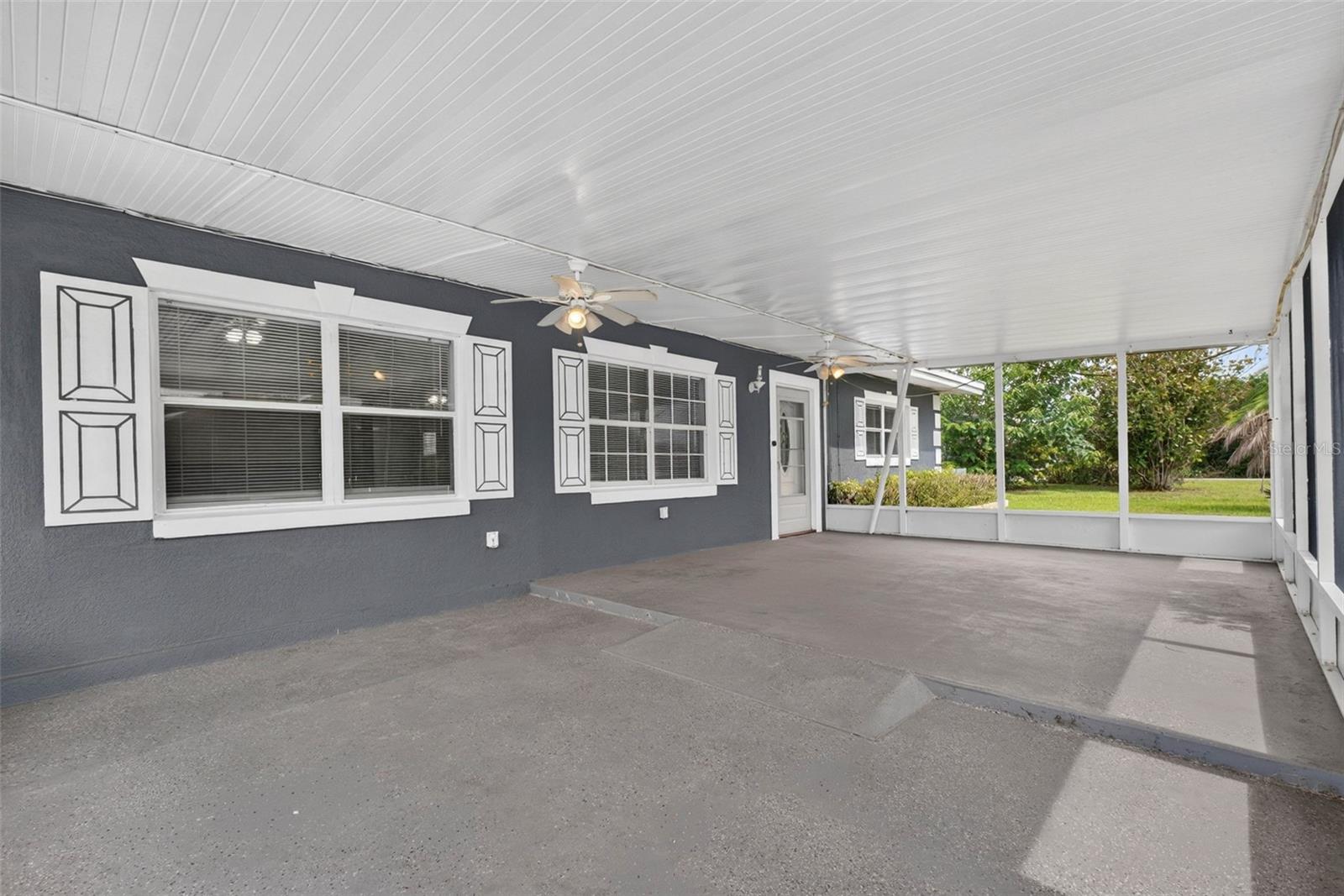 4924 Washington St Property Photo 4