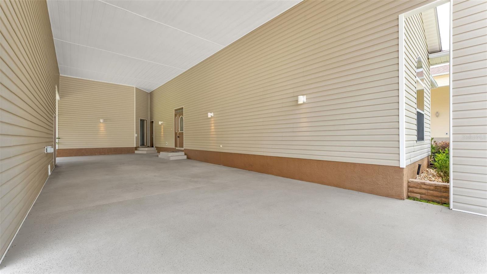 1239 Motorcoach Dr Property Photo 34