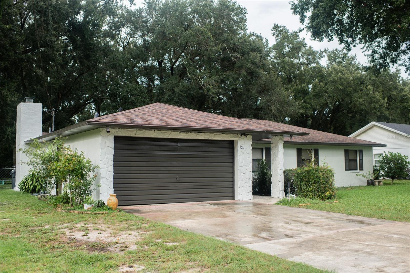 124 N POINTE DR Property Photo 1