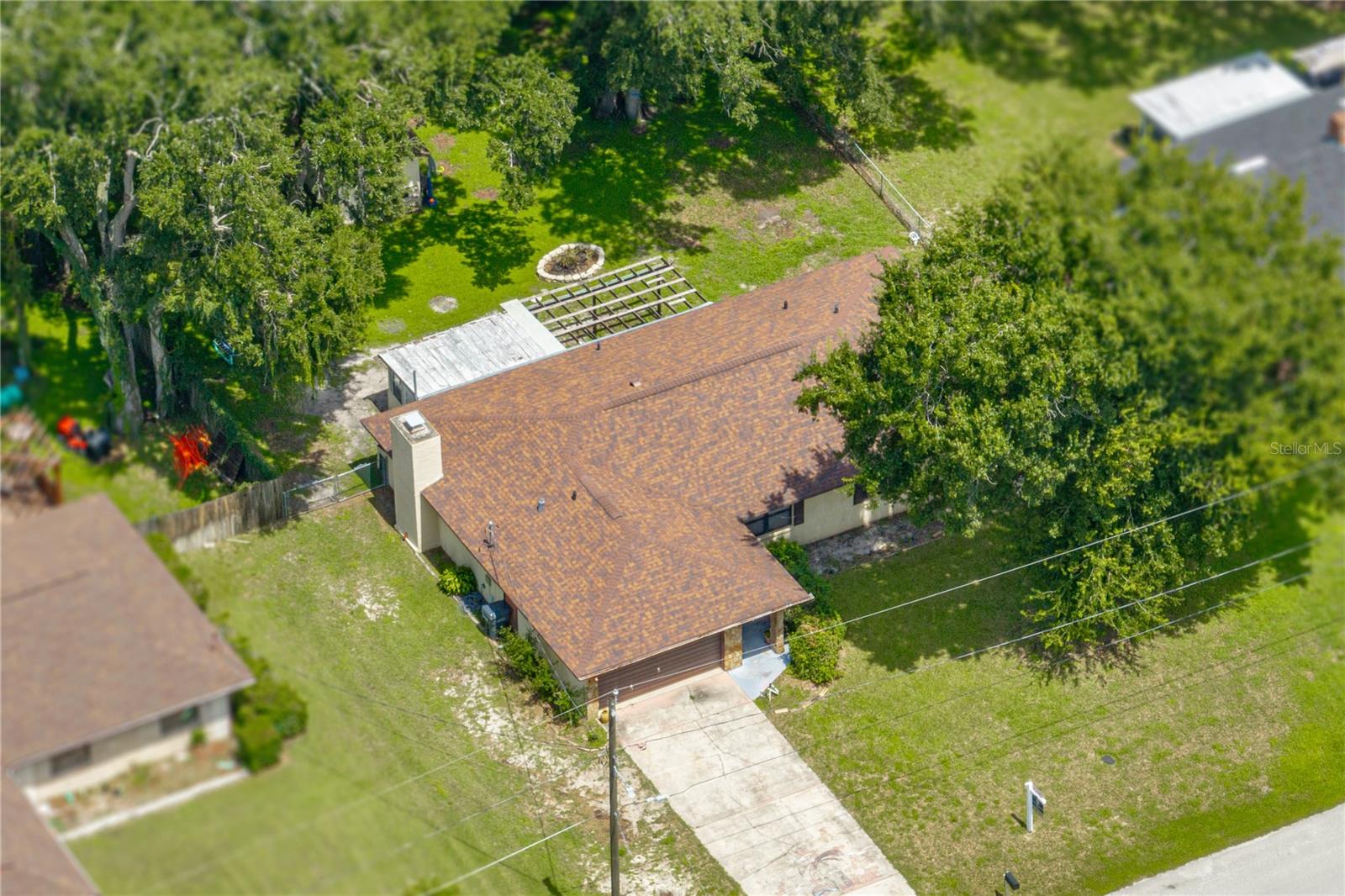 124 N Pointe Dr Property Photo 3