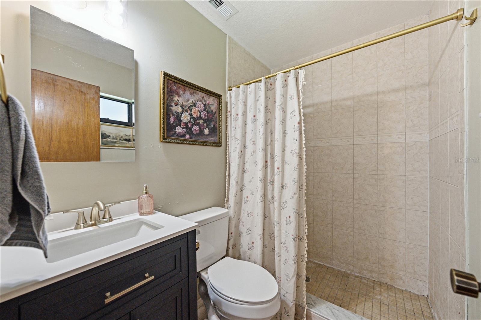 124 N Pointe Dr Property Photo 13