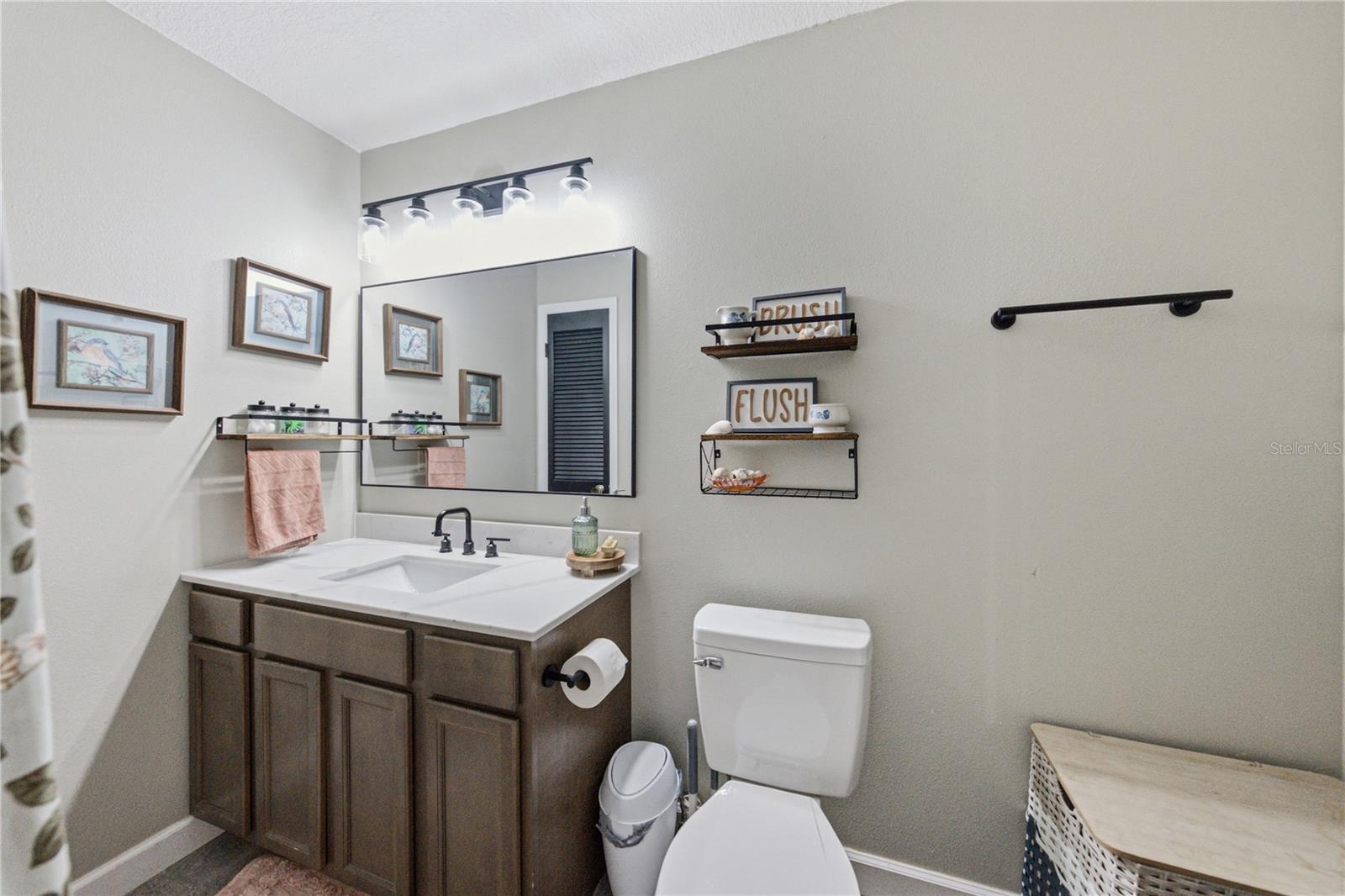124 N Pointe Dr Property Photo 24