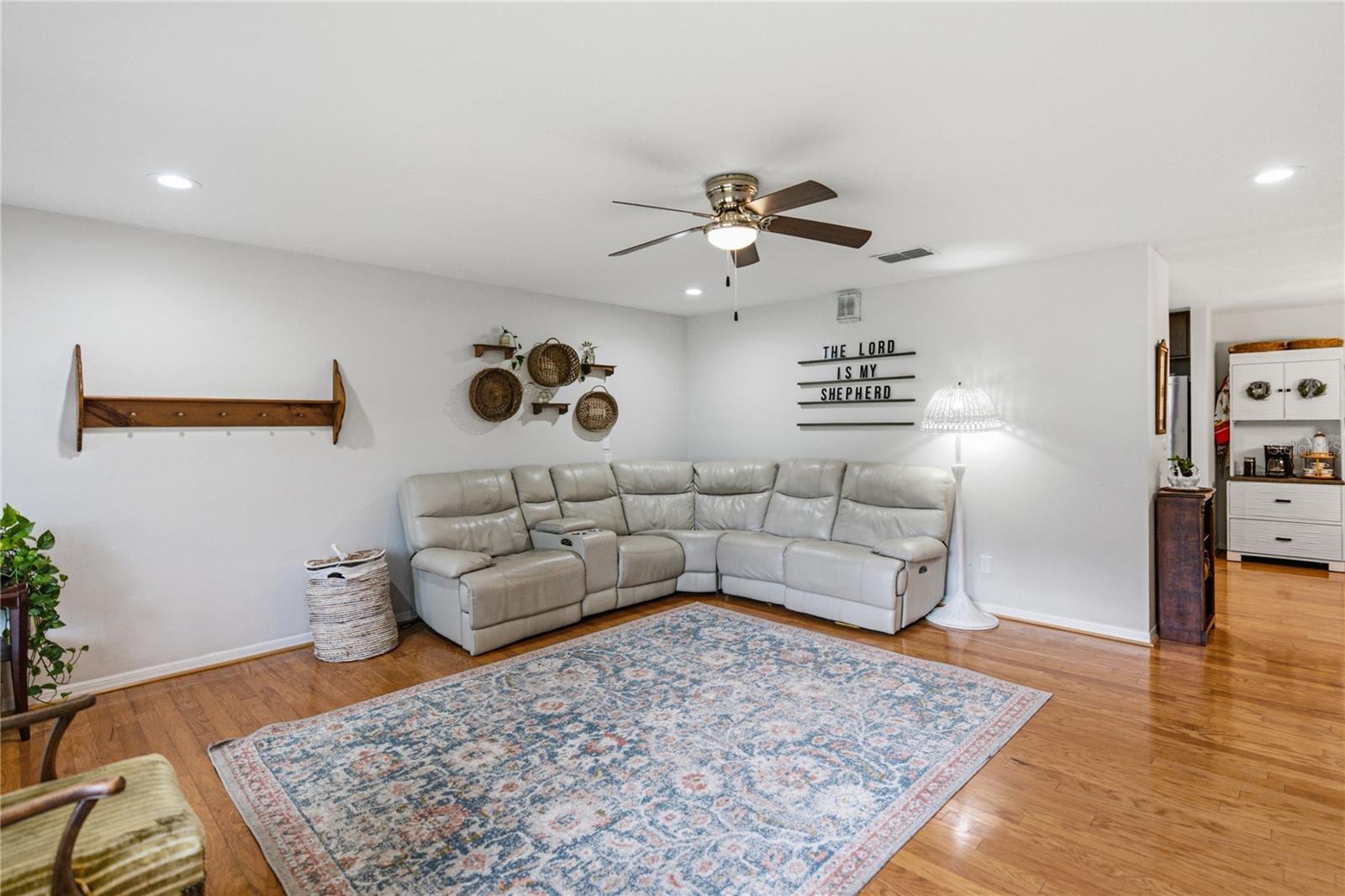 124 N Pointe Dr Property Photo 34