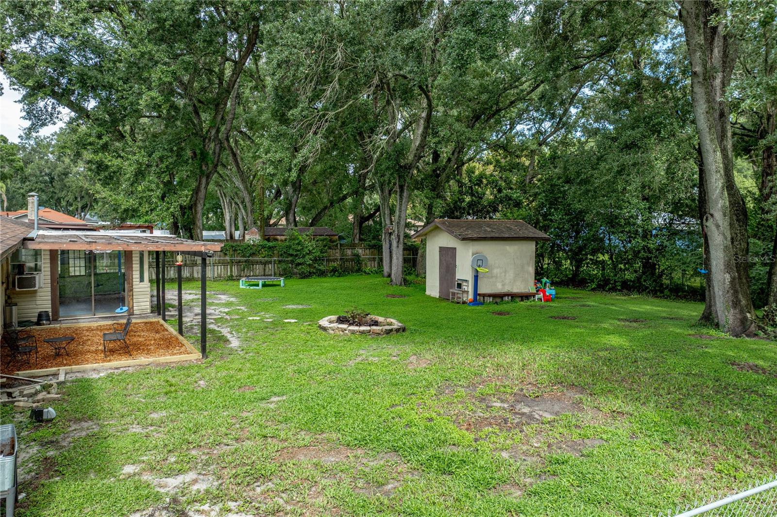 124 N Pointe Dr Property Photo 42