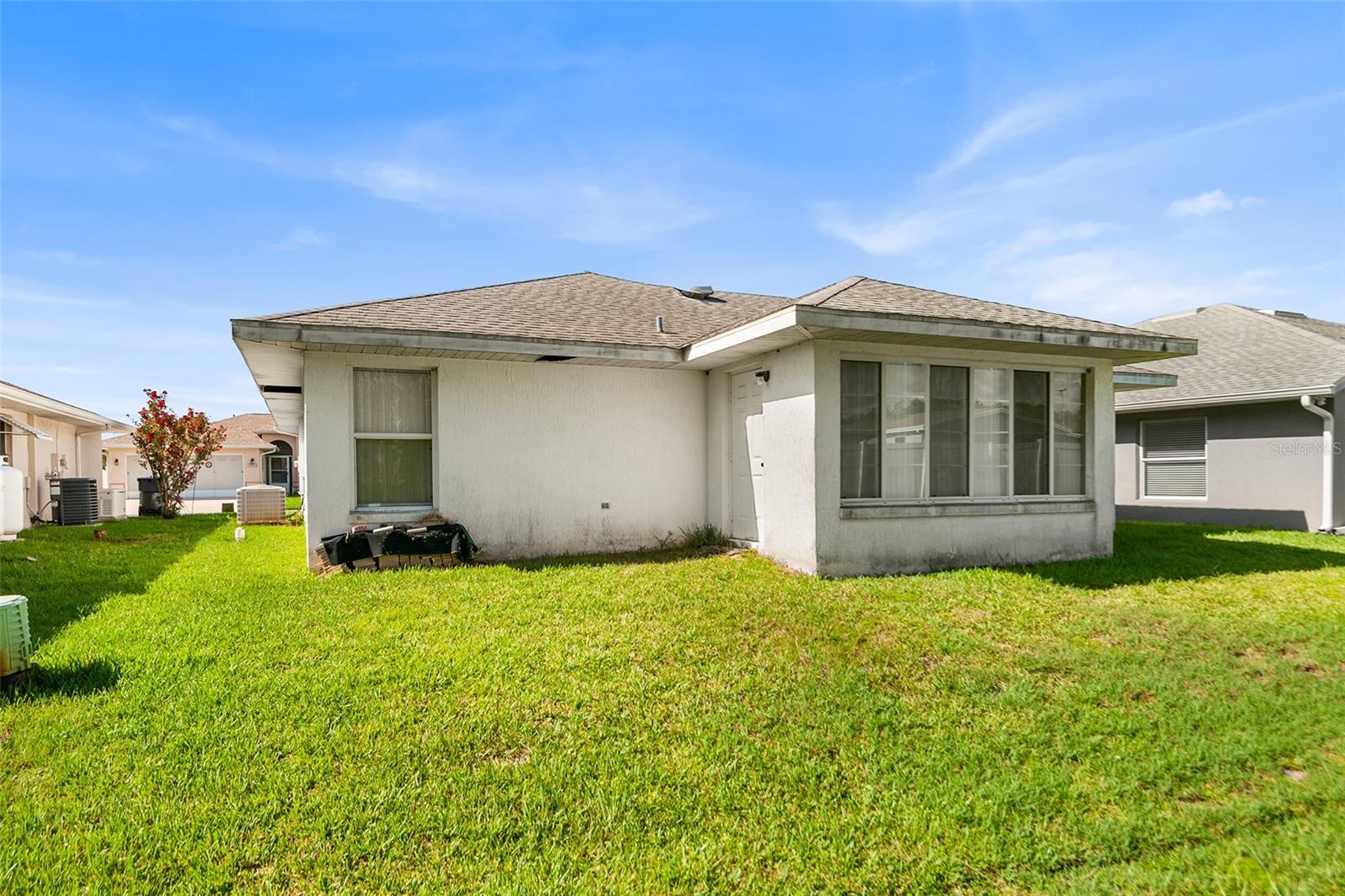 596 Sweetwater Way Property Photo 4