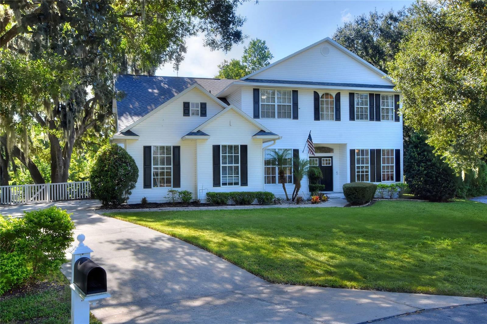 7365 Millbrook Oaks Dr Property Photo 1