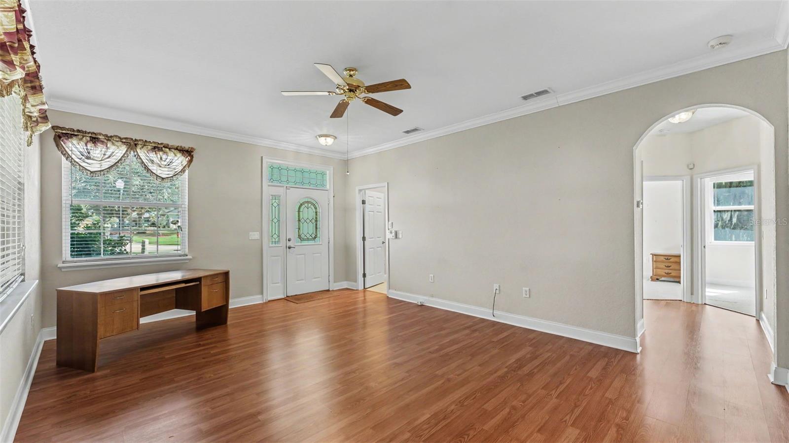 2040 Saddlewood Dr Property Photo 3