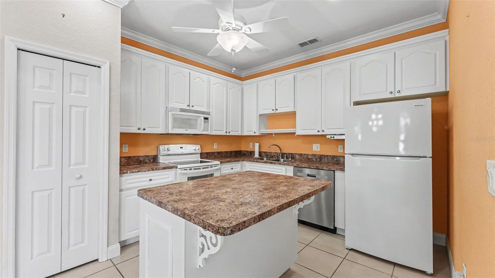 2040 Saddlewood Dr Property Photo 4