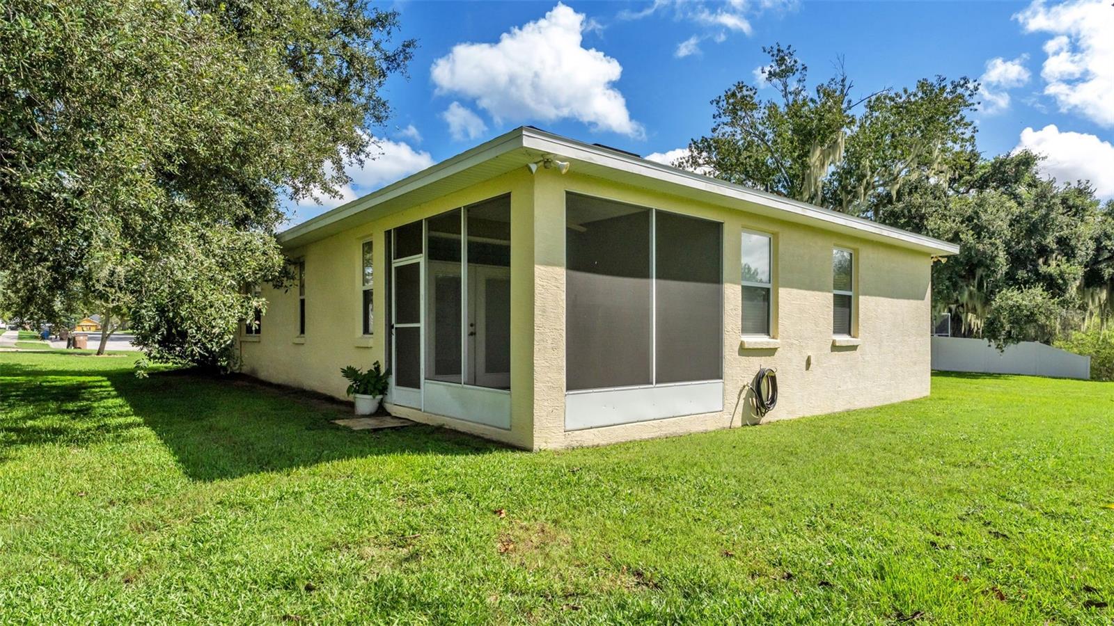 2040 Saddlewood Dr Property Photo 32