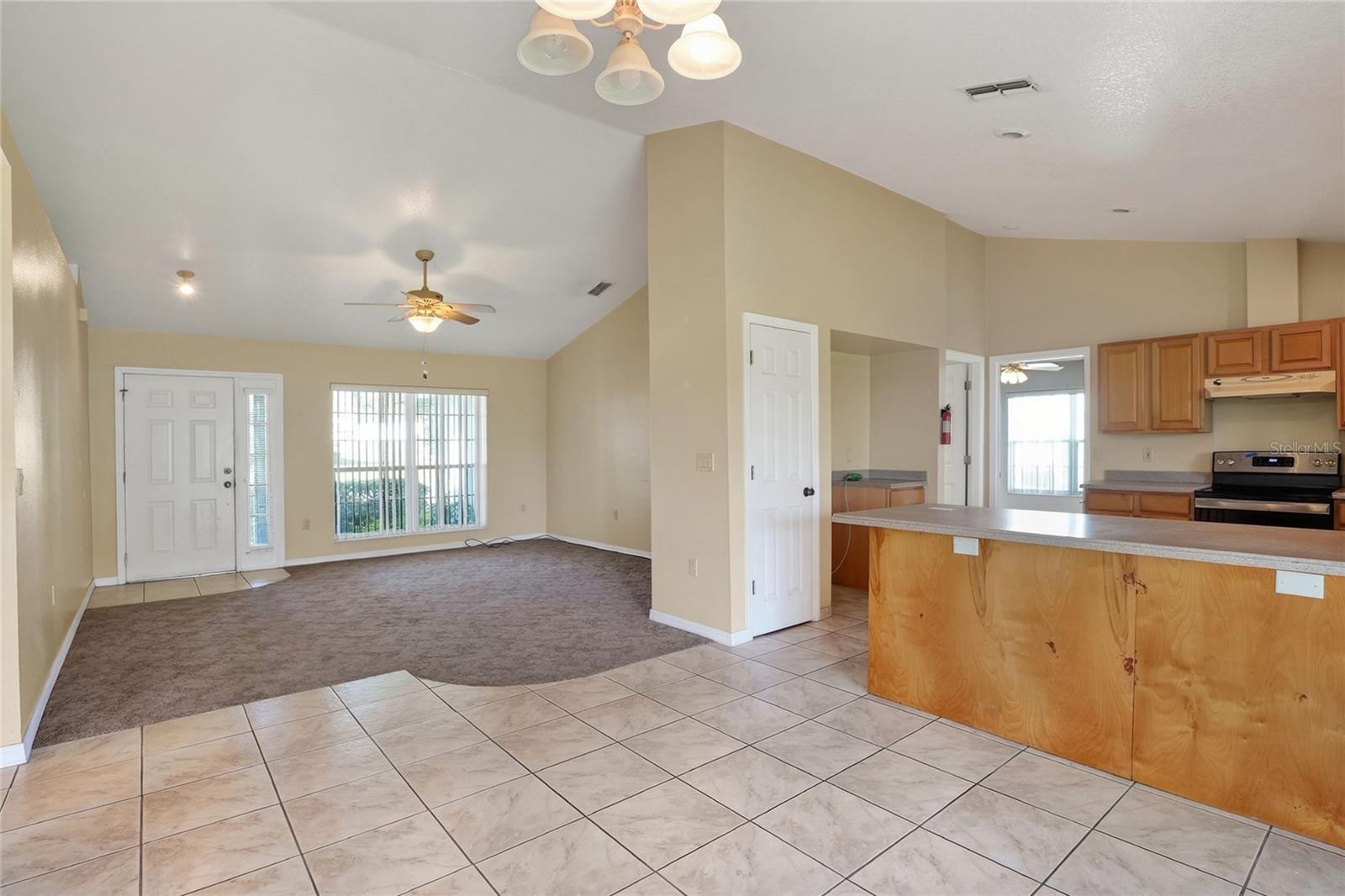 545 Worchester Ct Property Photo 7