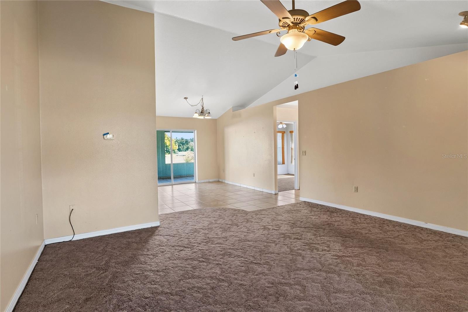 545 Worchester Ct Property Photo 8