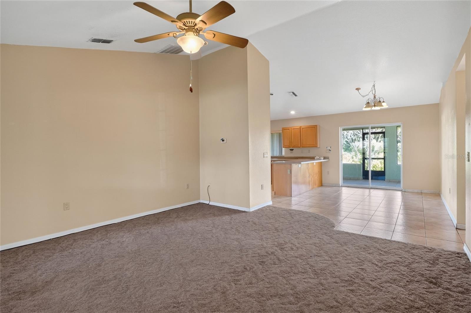 545 Worchester Ct Property Photo 10