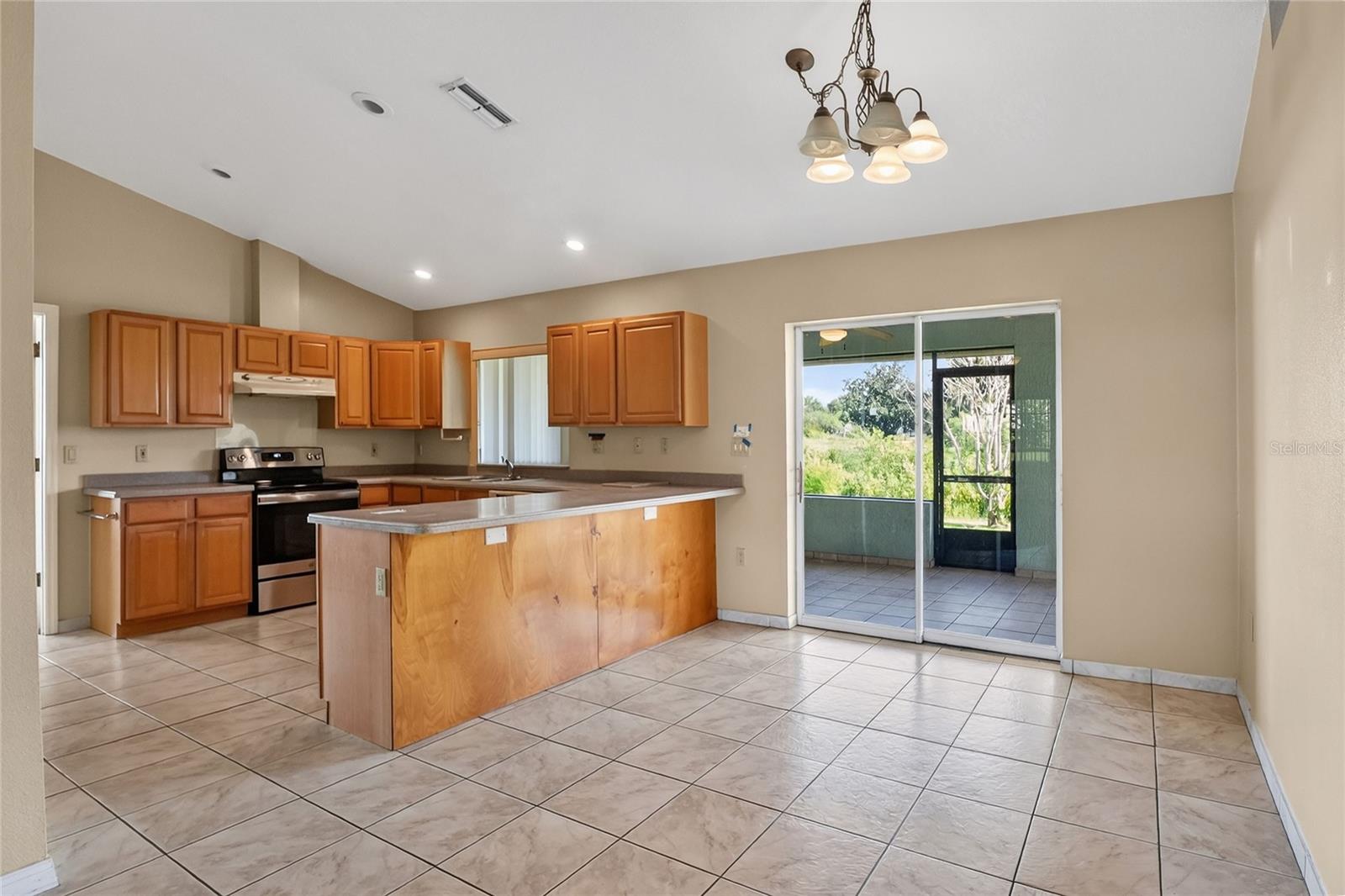 545 Worchester Ct Property Photo 11