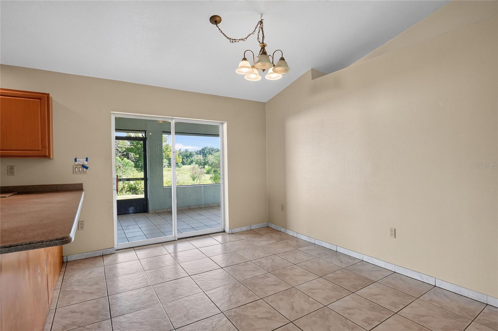 545 Worchester Ct Property Photo 12