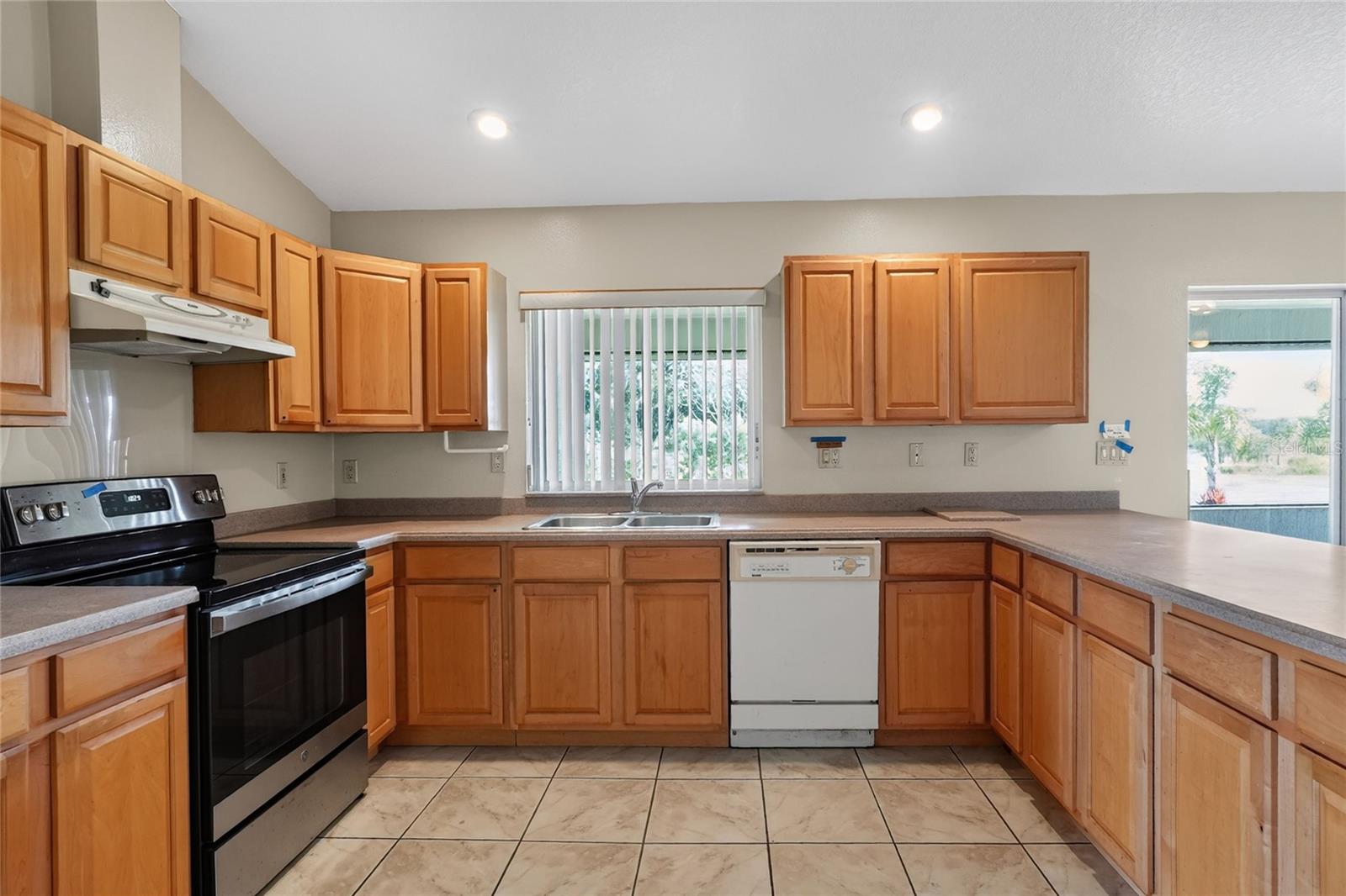 545 Worchester Ct Property Photo 15
