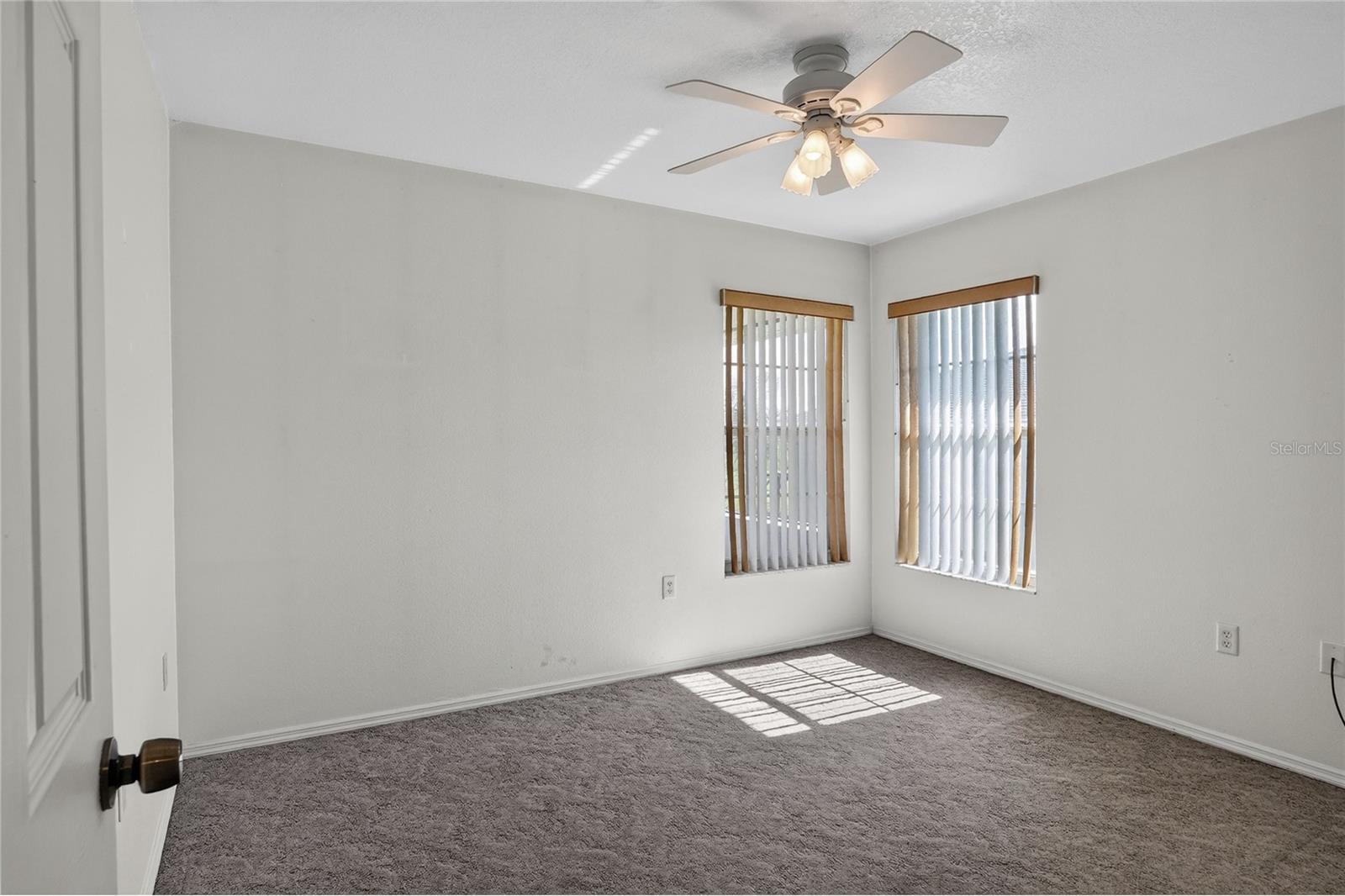 545 Worchester Ct Property Photo 29