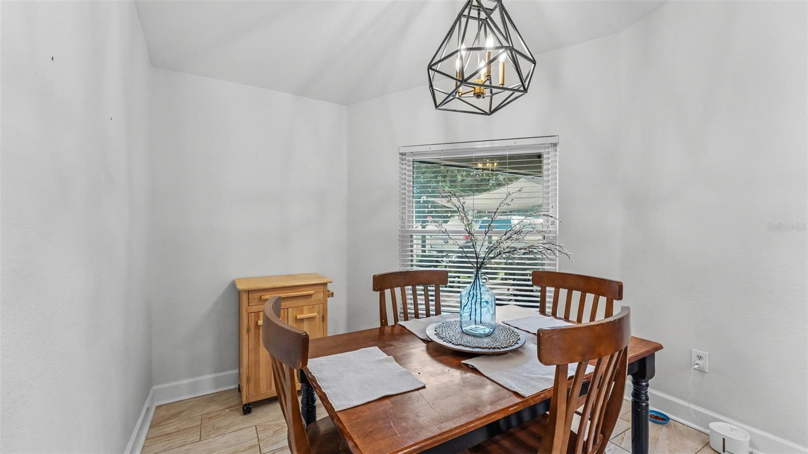 2000 Country Manor St Property Photo 14