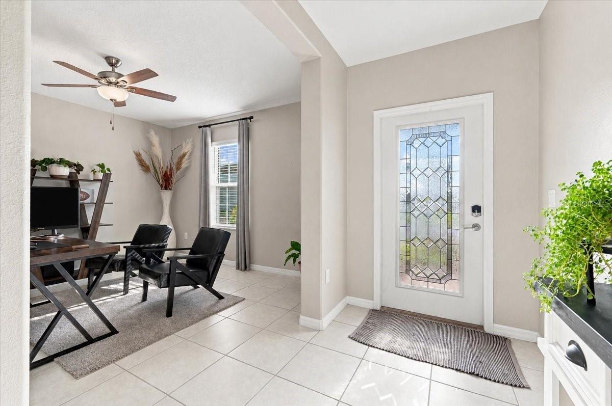 1736 Red Loop Property Photo 4