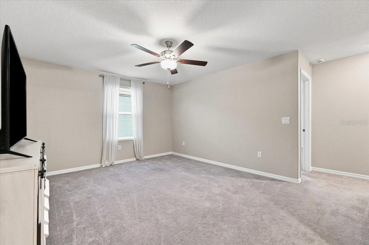 1736 Red Loop Property Photo 10