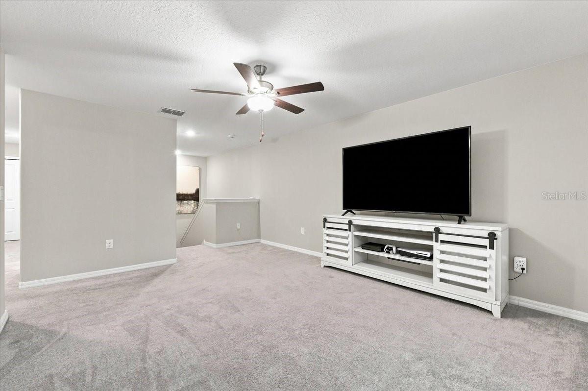 1736 Red Loop Property Photo 12