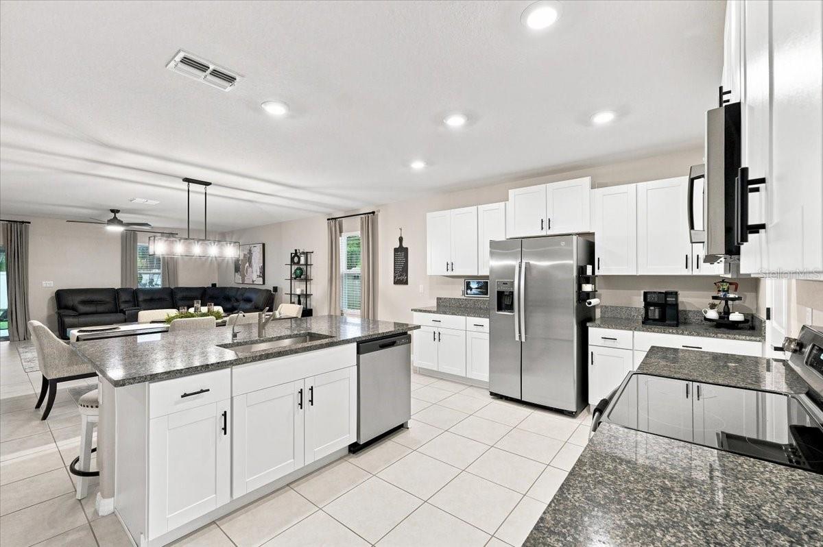 1736 Red Loop Property Photo 15
