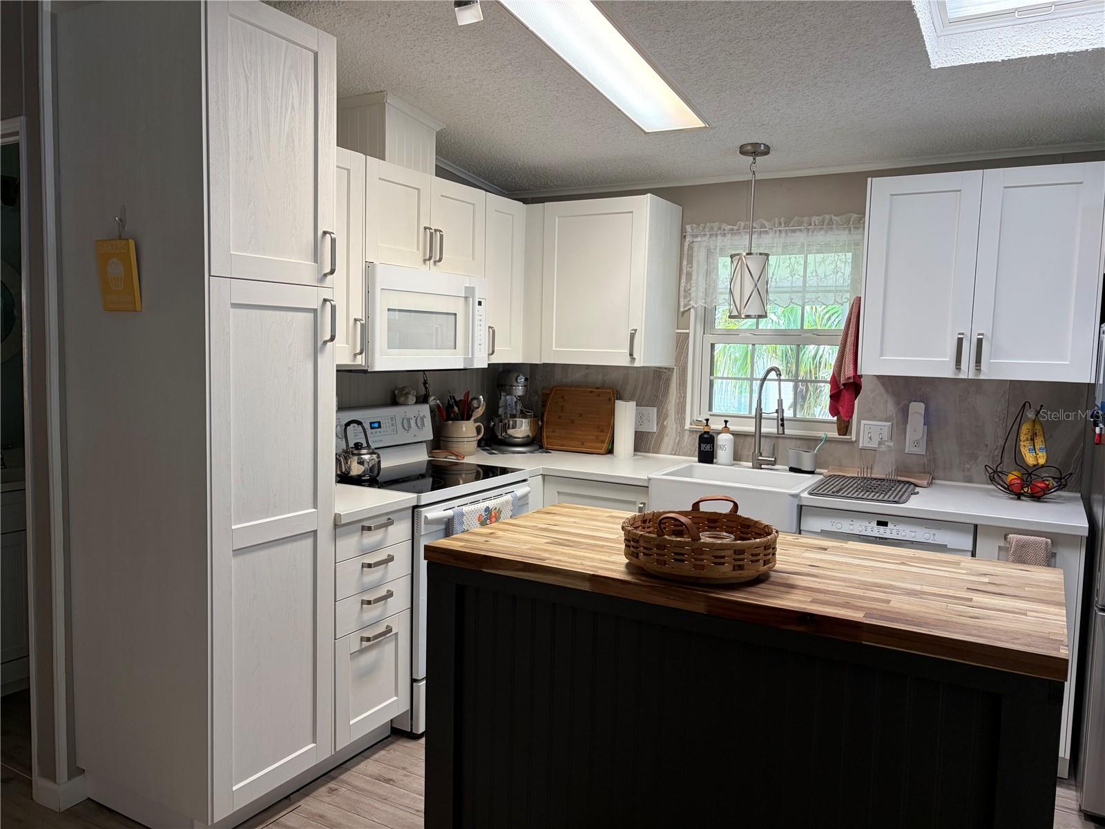 393 York Cottage Dr Property Photo 12