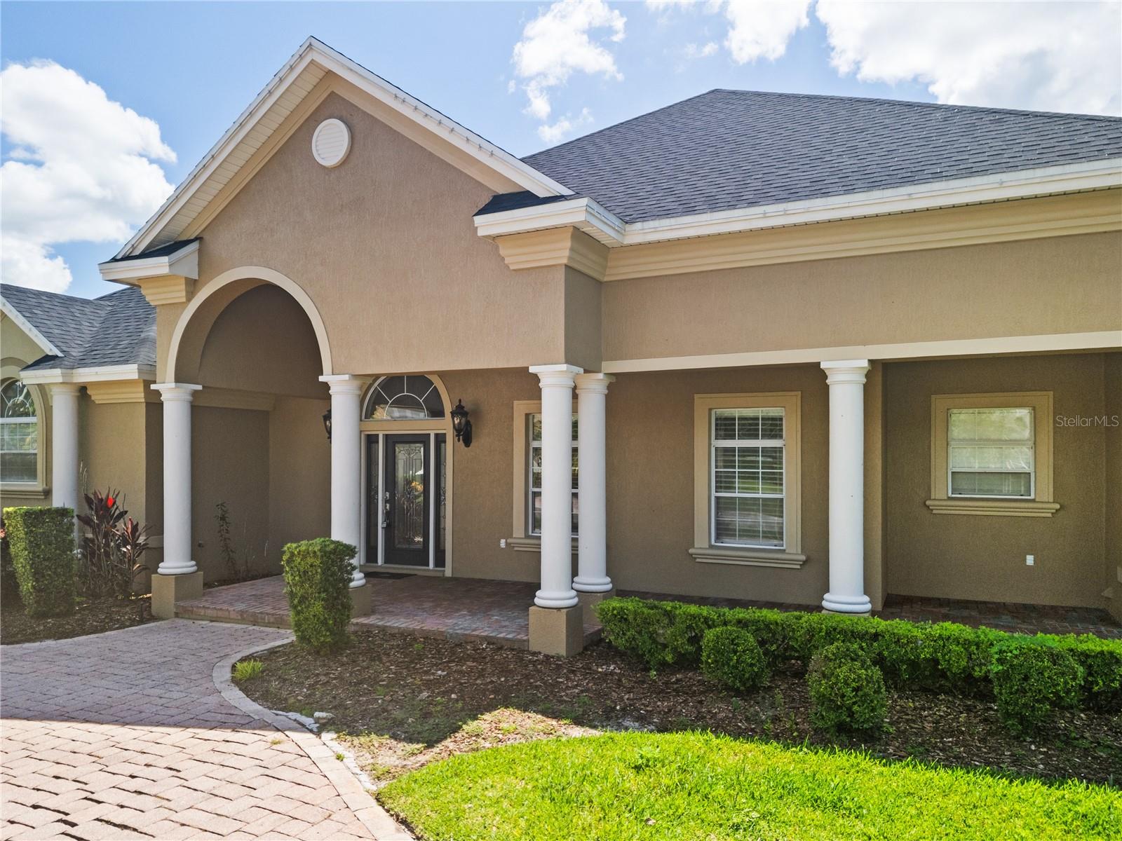 9513 Waterford Oaks Blvd Property Photo 3