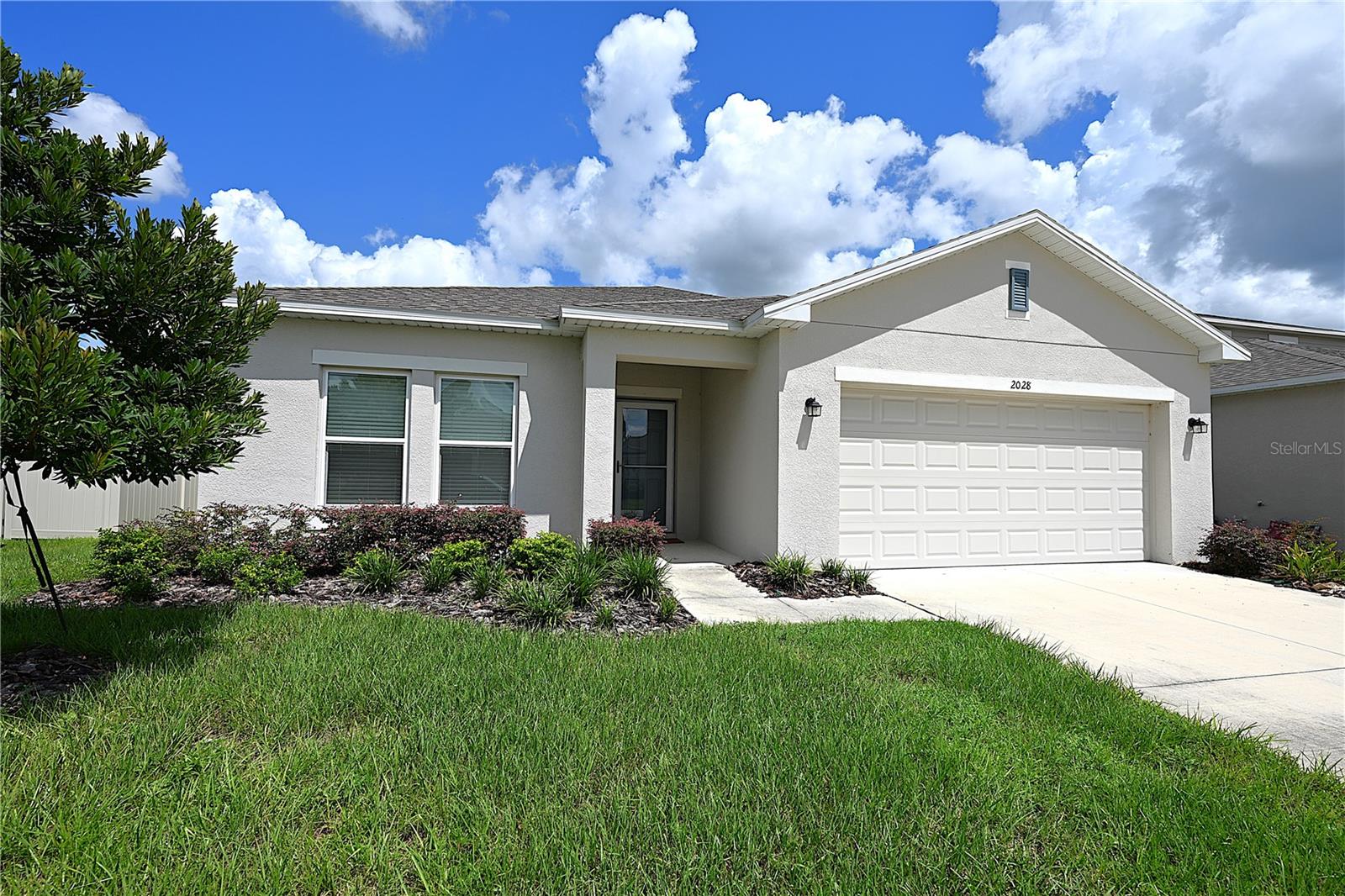2028 ROSEWOOD CIR Property Photo 1